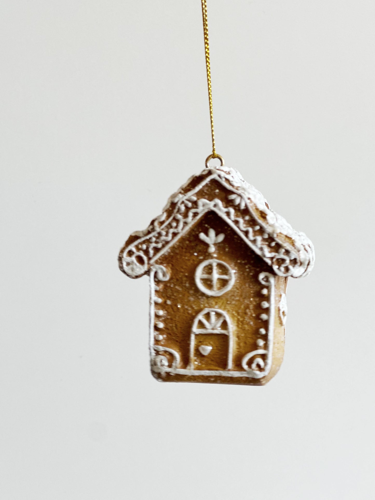 GINGERBREAD HOUSE ORNAMENT