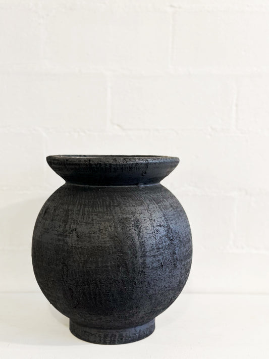 Large Black Round Pot