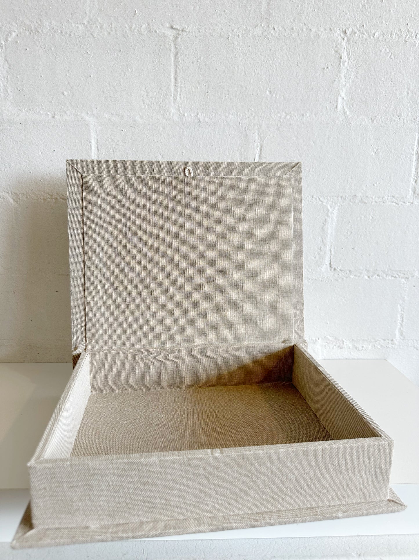 BEIGE LINEN STORAGE BOOK