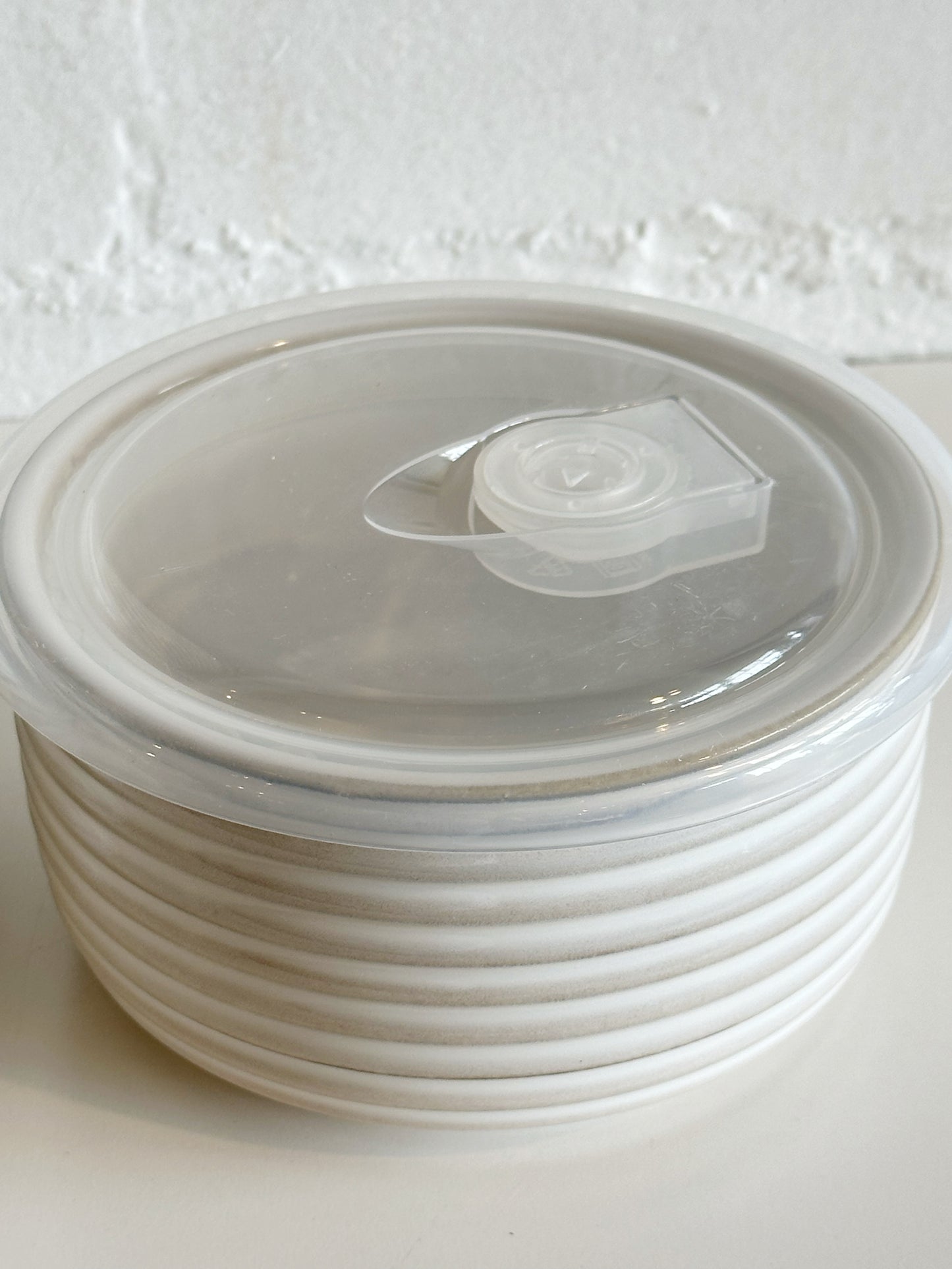 WHITE STRIPE BOWLS WITH LID