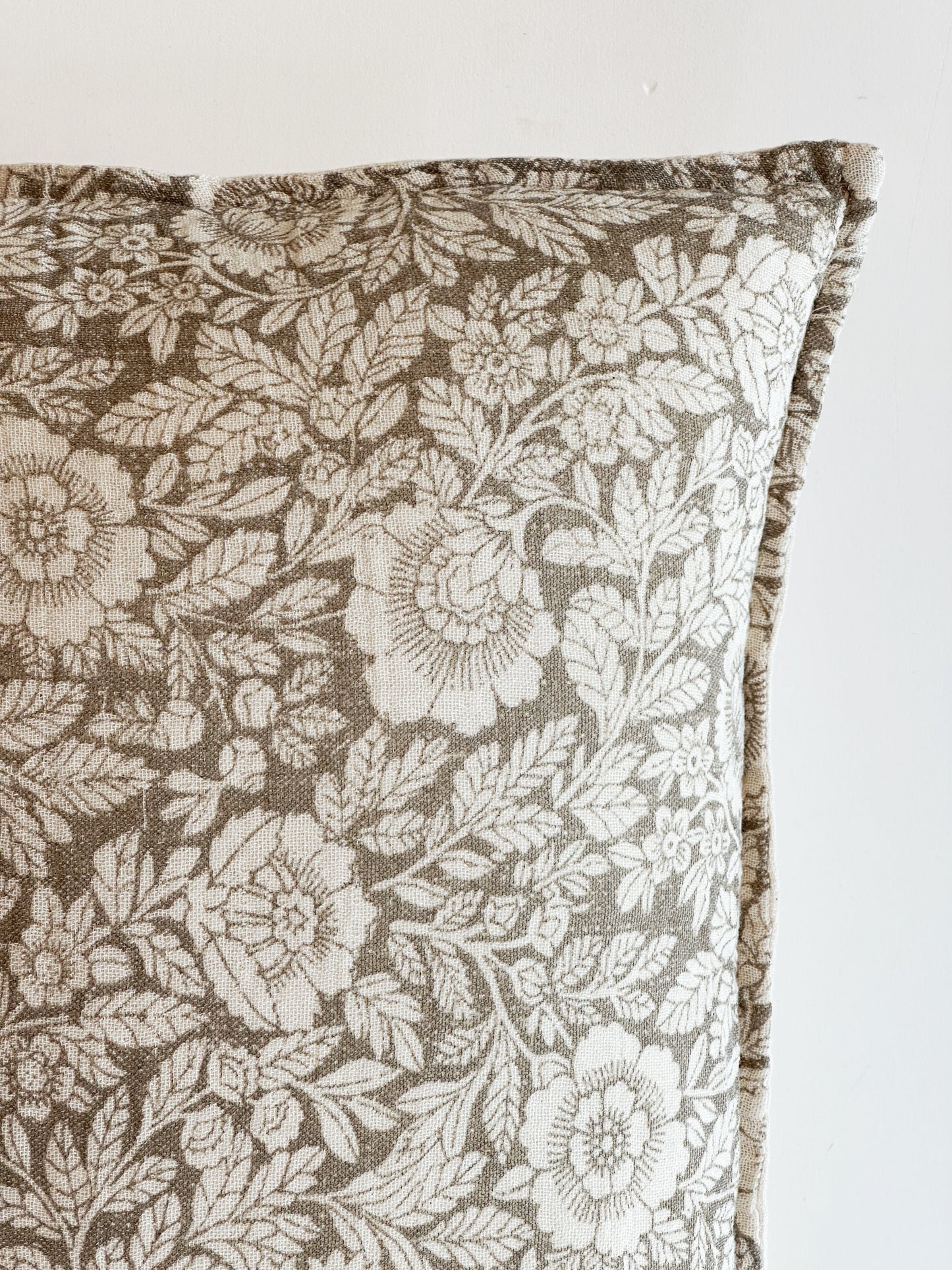 BEIGE FLORAL & LEAF PILLOW