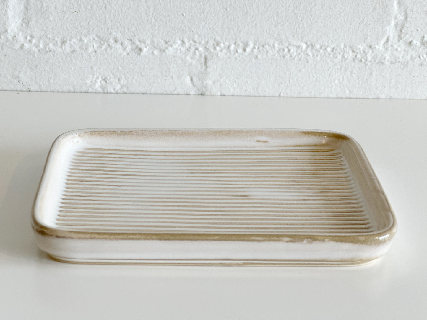 WHITE STRIPE RECTANGLE PLATE