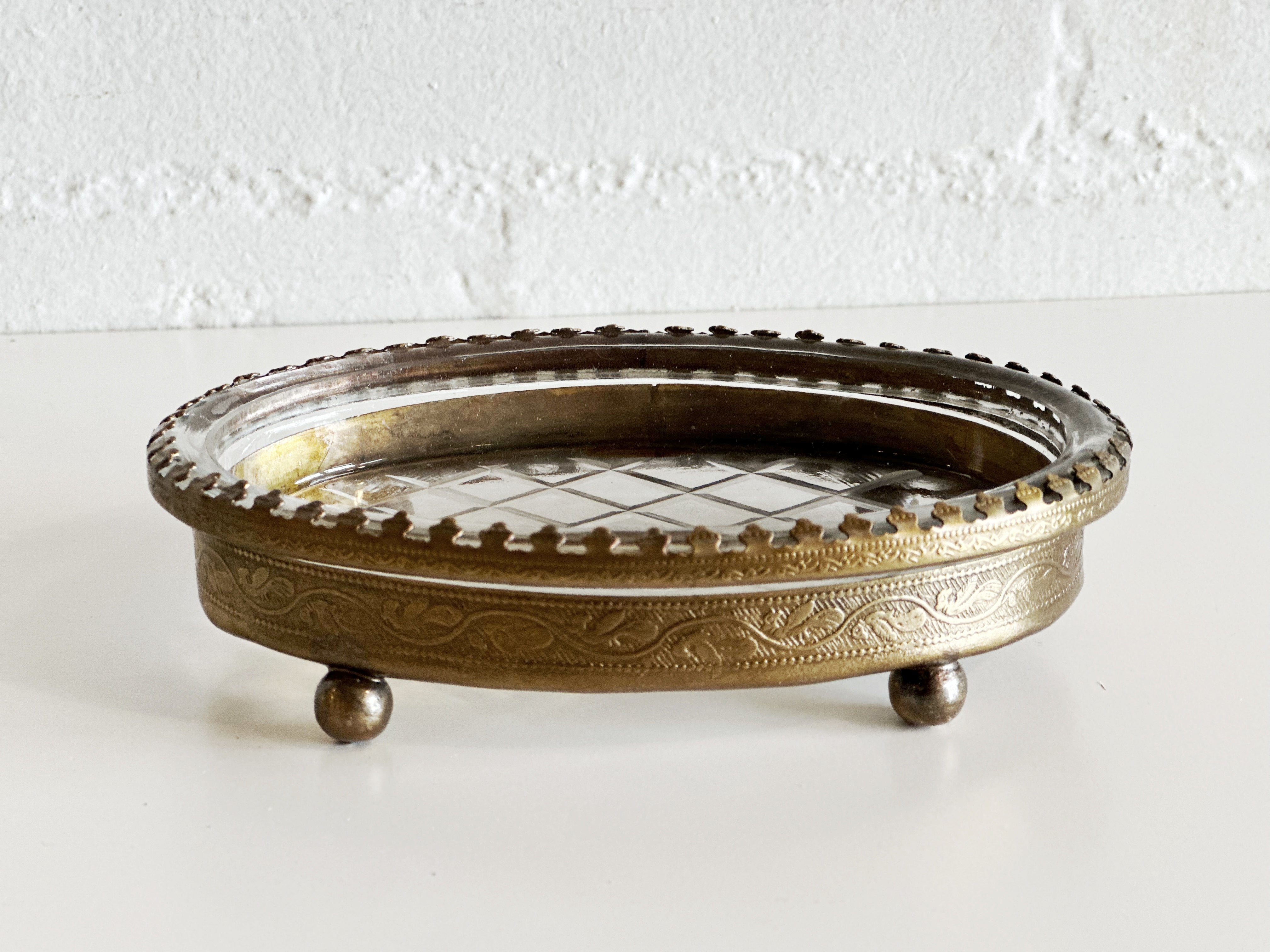 Antique outlet brass soap dish