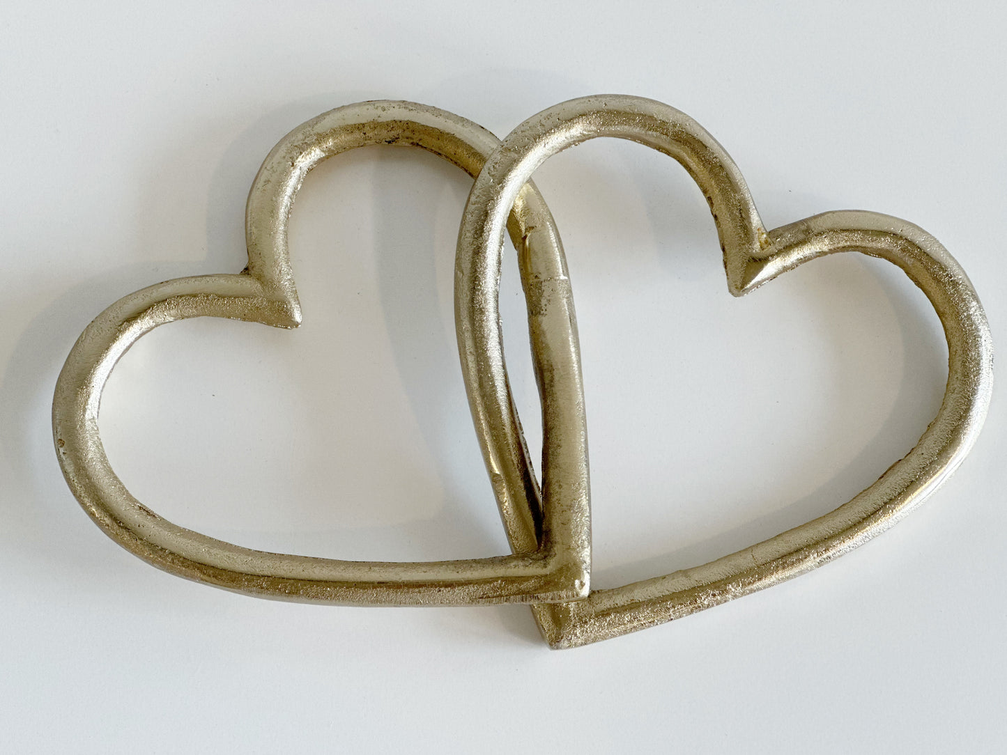 INTERLOCKING GOLD METAL HEARTS