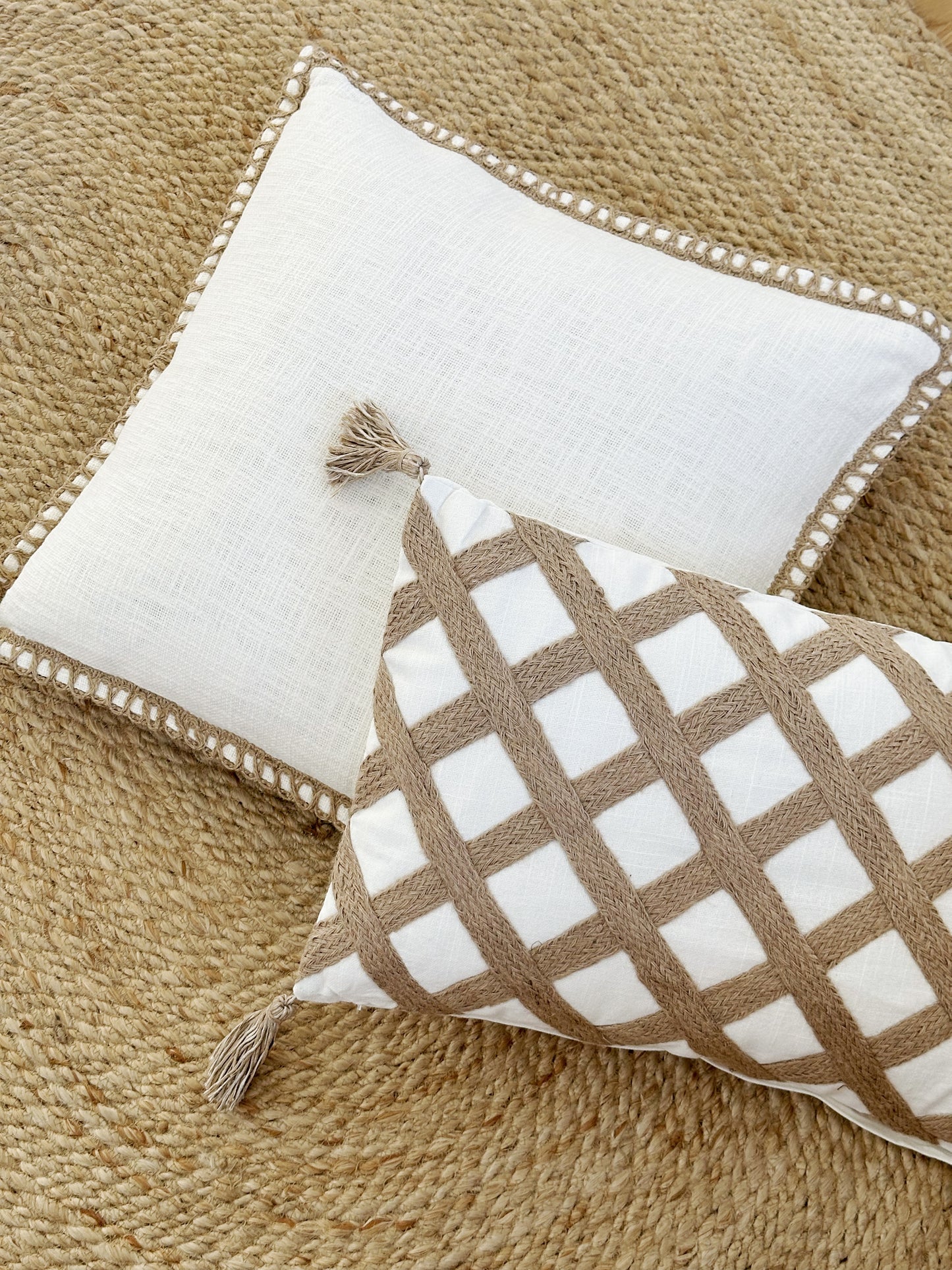 WOVEN CREAM COTTON PILLOW W/LOOP STITCHED FLANGE EDGE