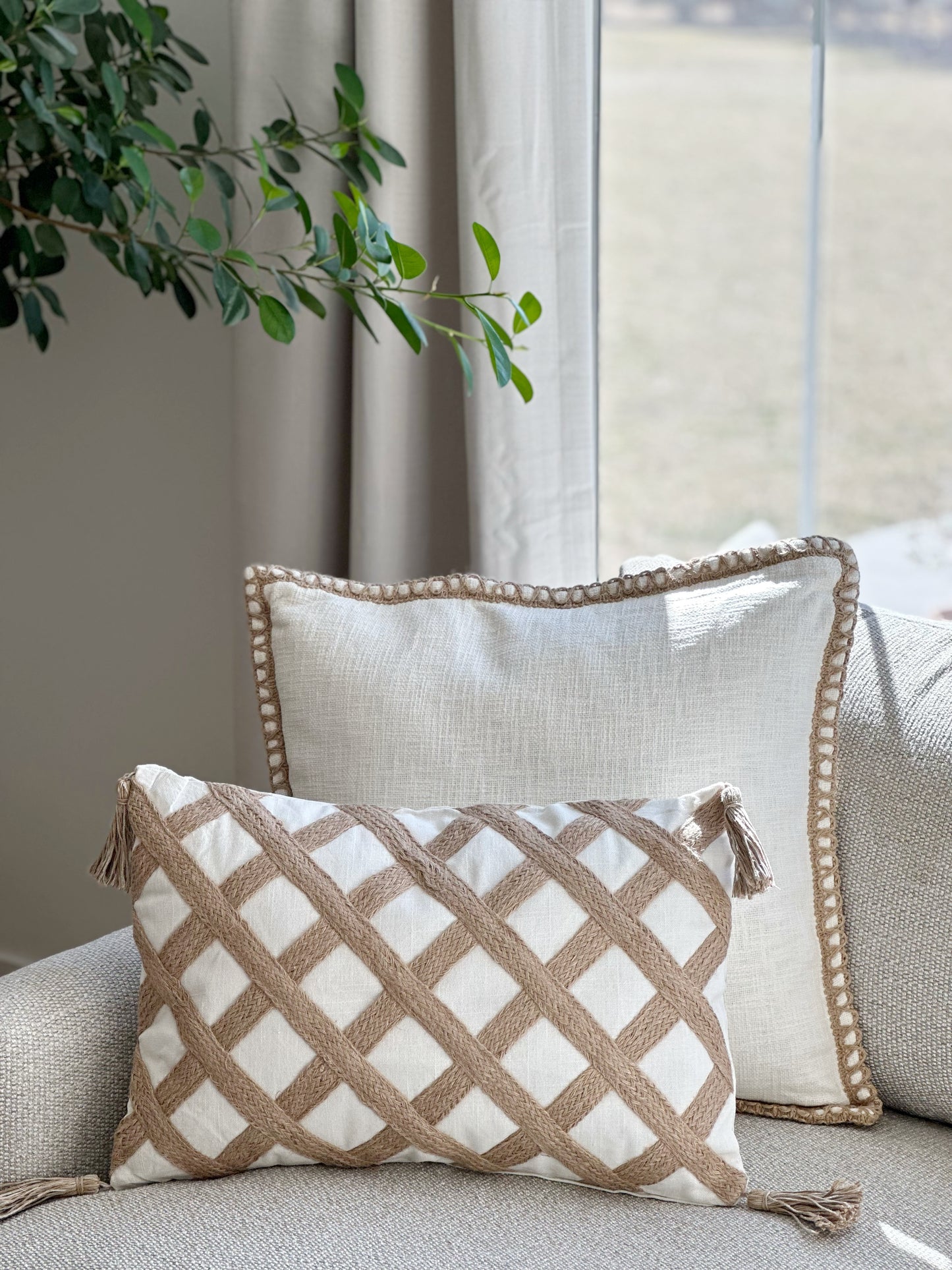 WOVEN CREAM COTTON PILLOW W/LOOP STITCHED FLANGE EDGE