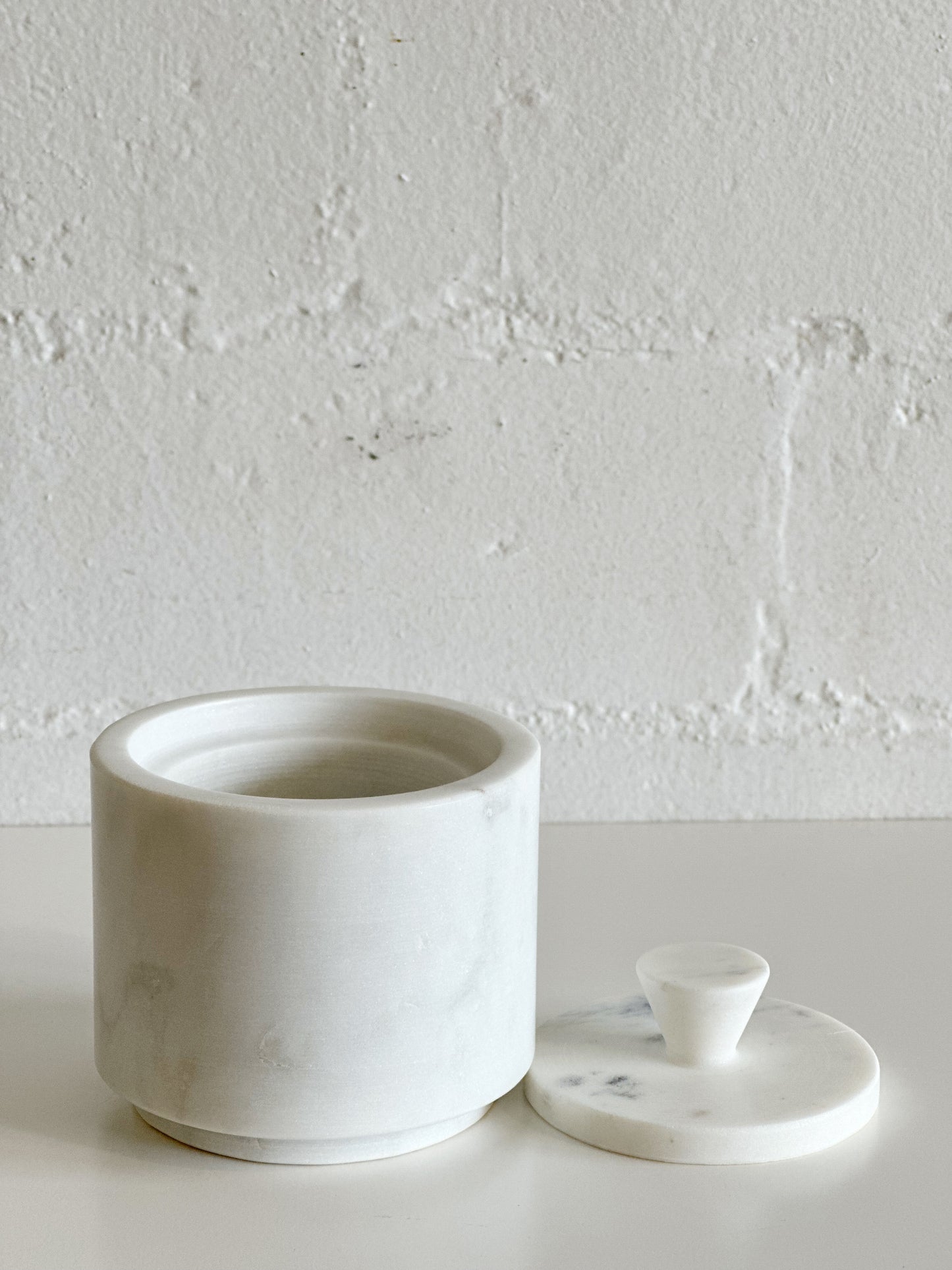 WHITE MARBLE JAR W/LID