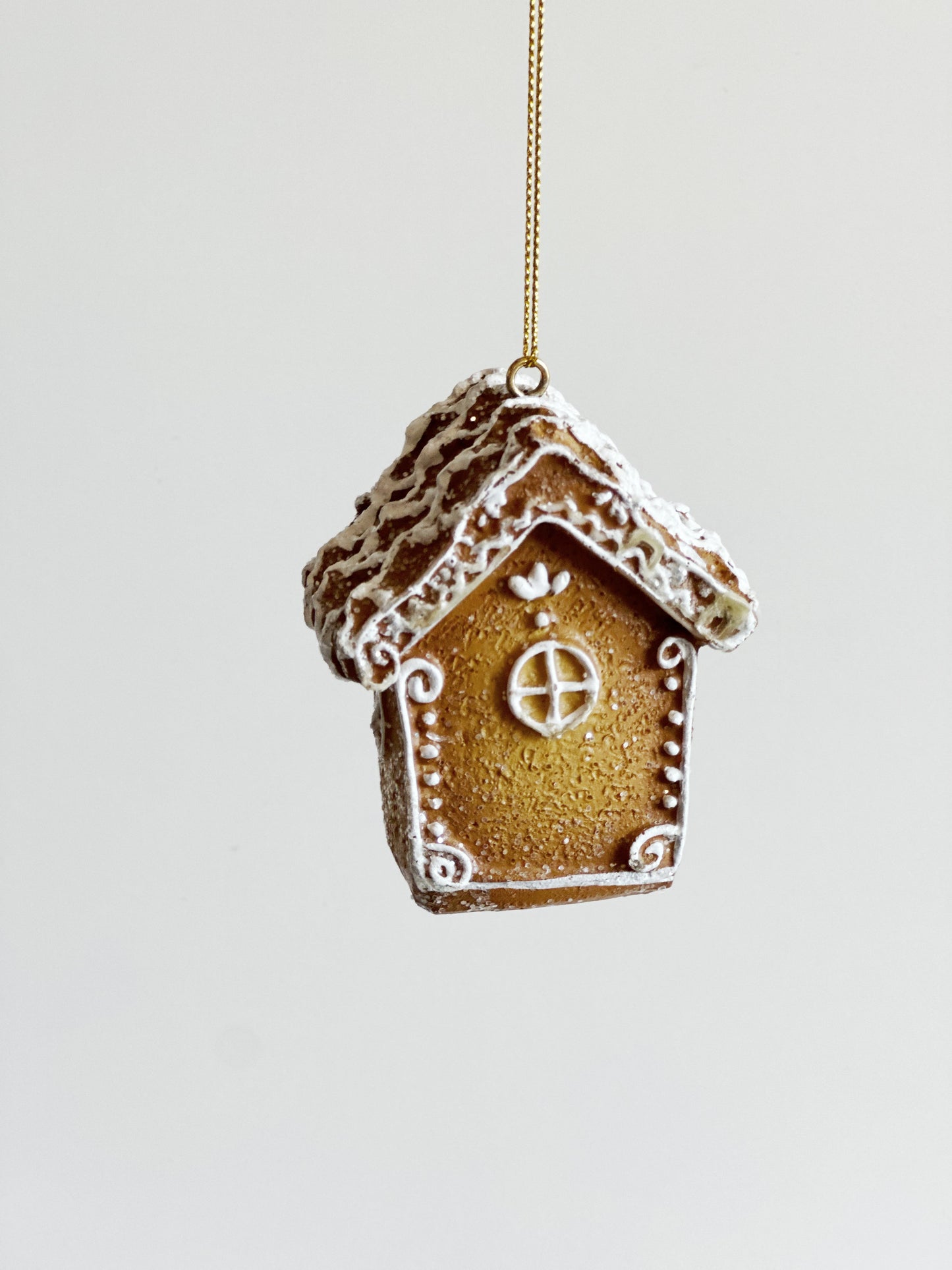 GINGERBREAD HOUSE ORNAMENT