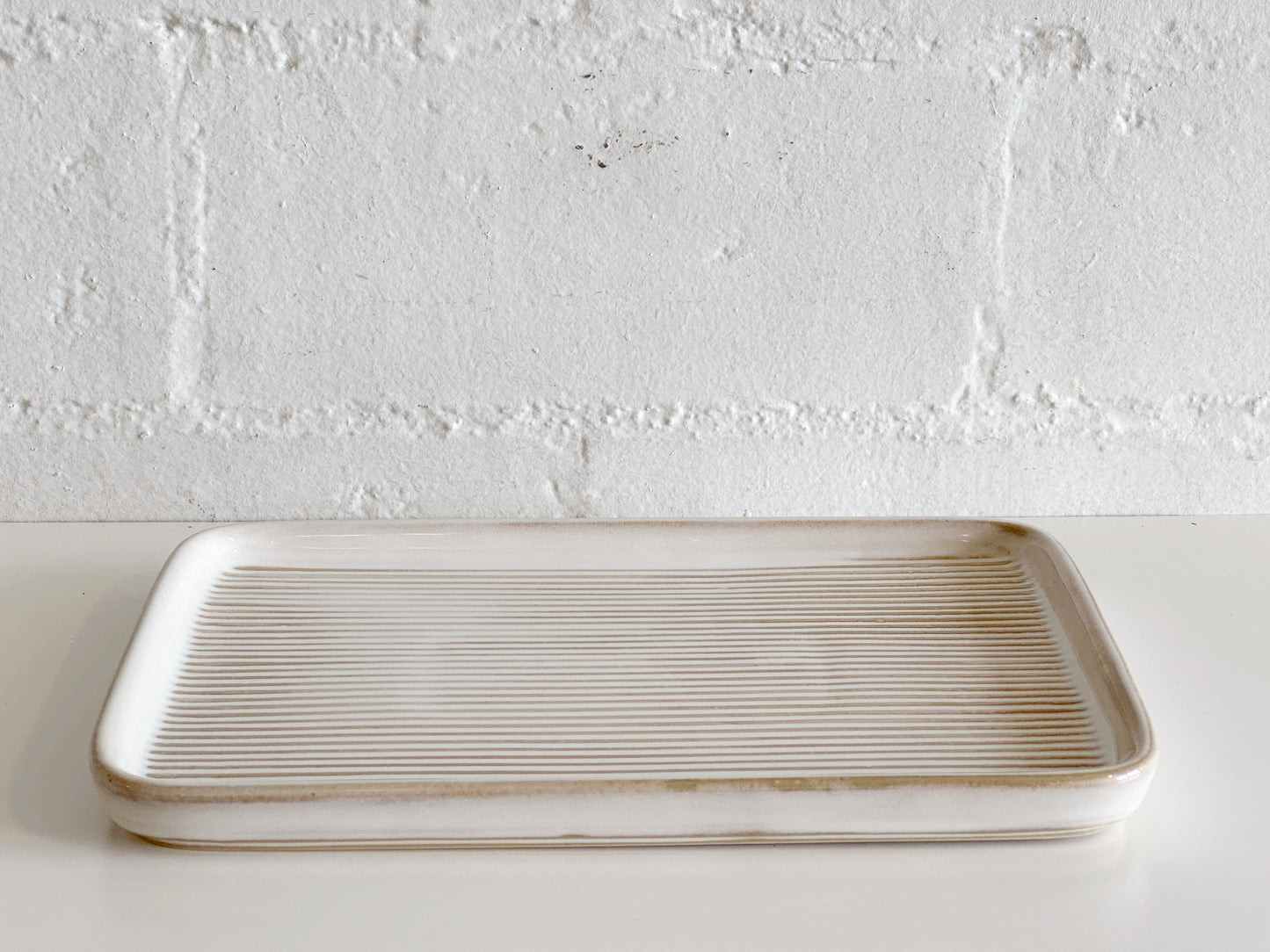 STRIPE VANITY PLATE TRAY