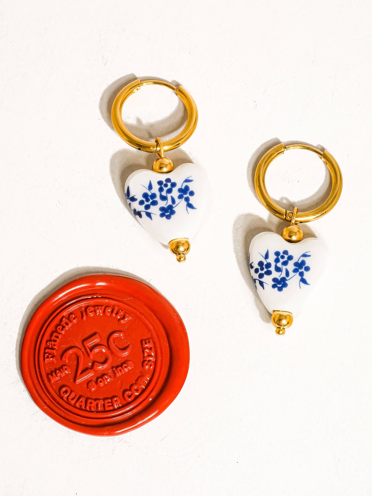 Yun 18K Gold Non-Tarnish Ceramic Floral Heart Earring: Blue