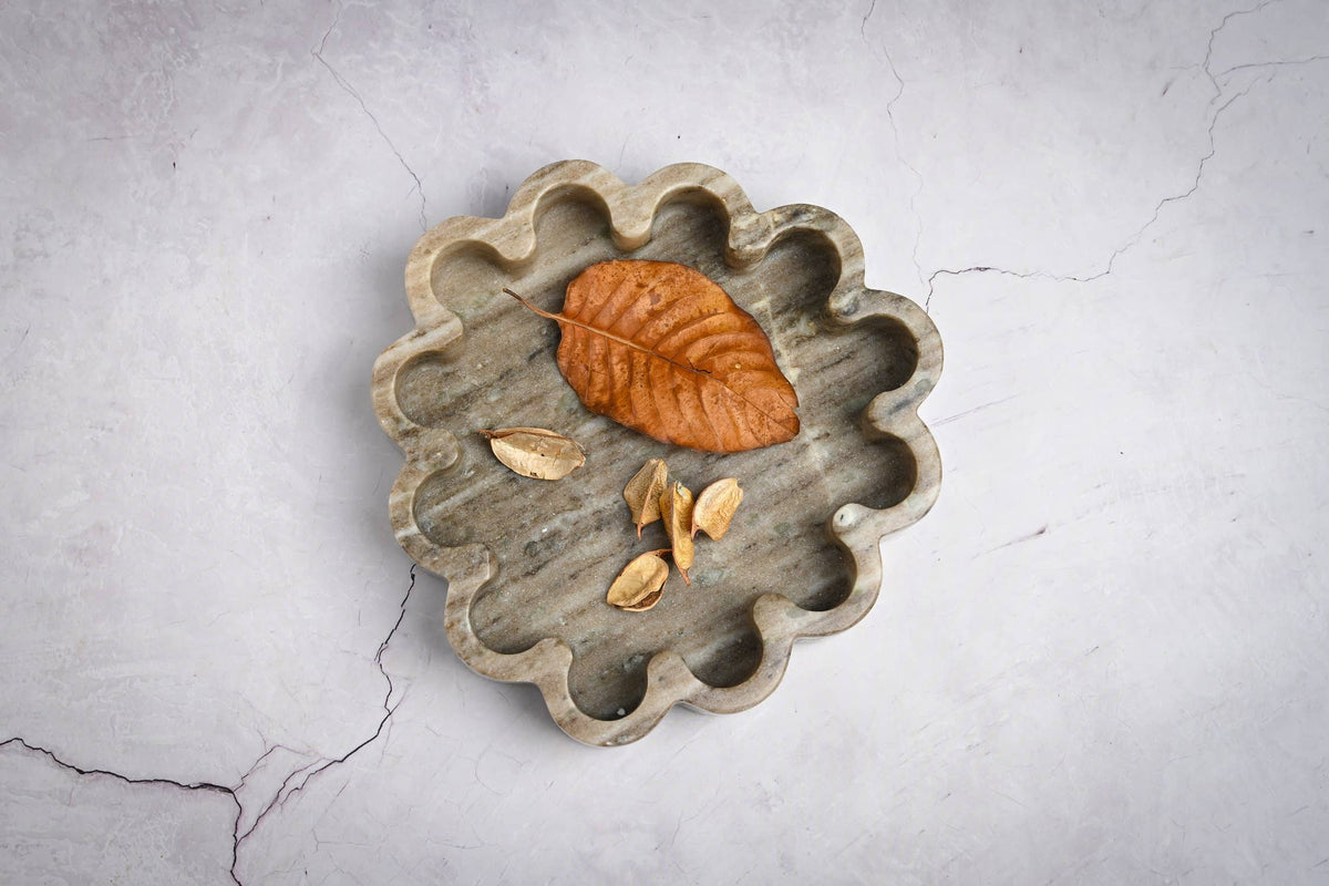 Organic Shaped Marble Ribbed Brown Tray: Brown / MARBLE