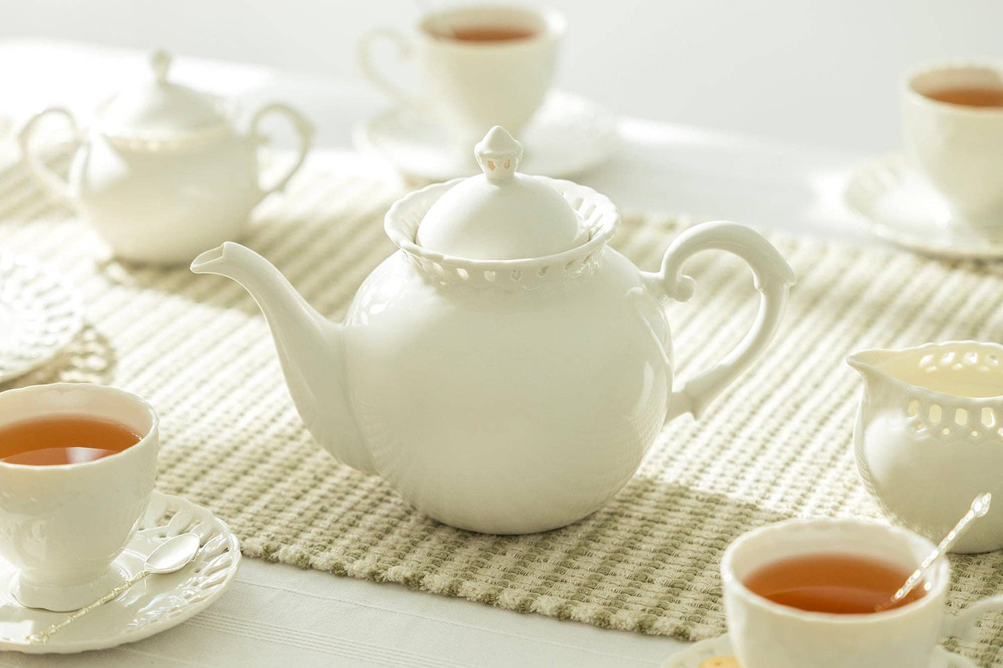 White Heirloom 36oz Fine Porcelain Teapot