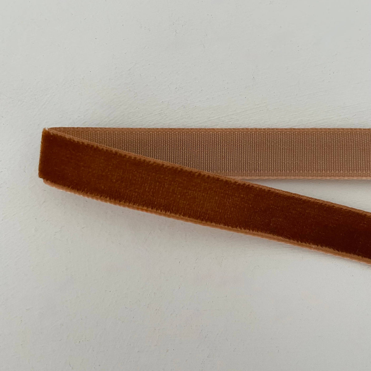 1 3/4" flat top brass bell ornament  velvet ribbon: Cognac