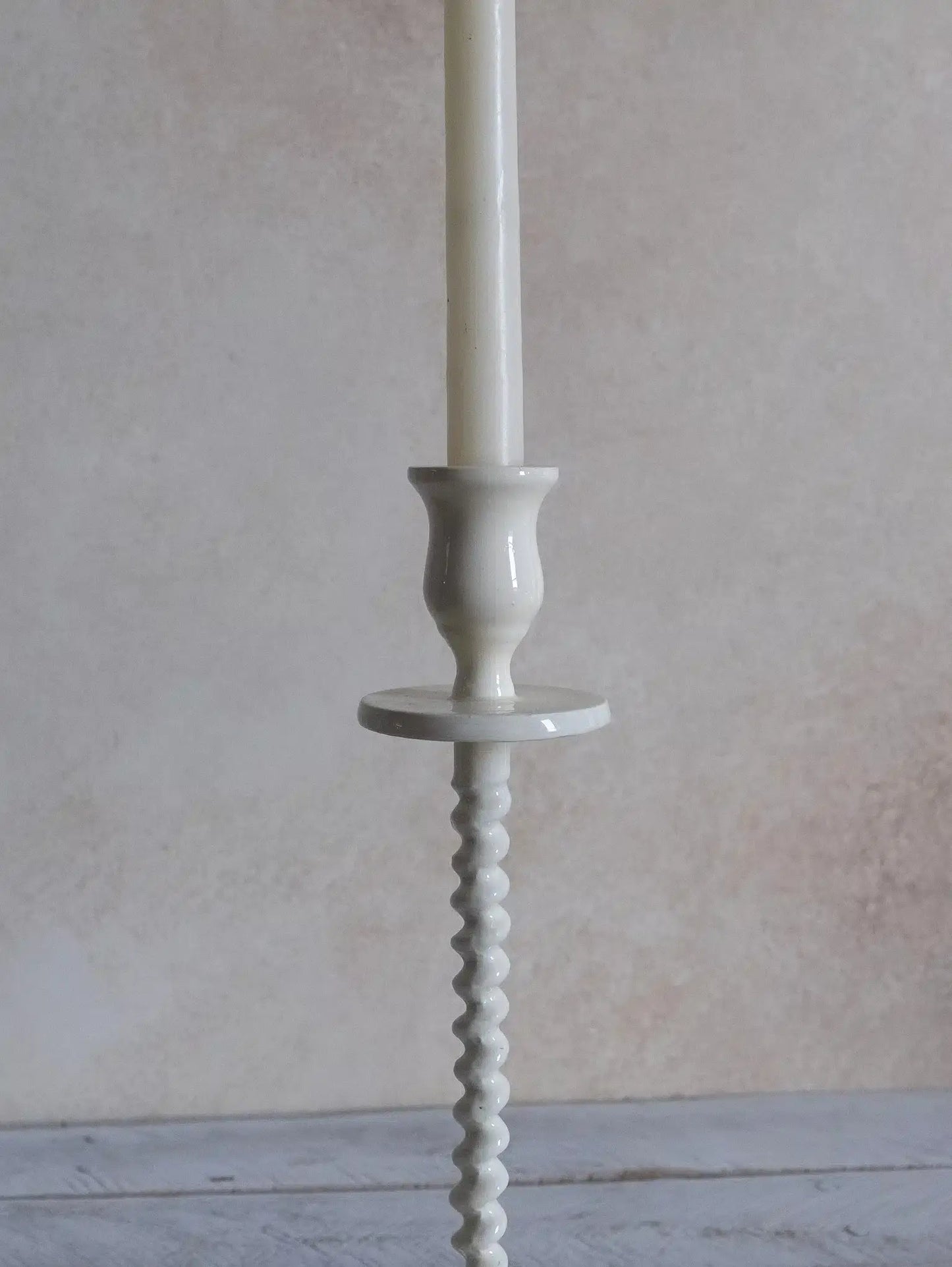 Corkscrew Taper Holder Off-White Large
