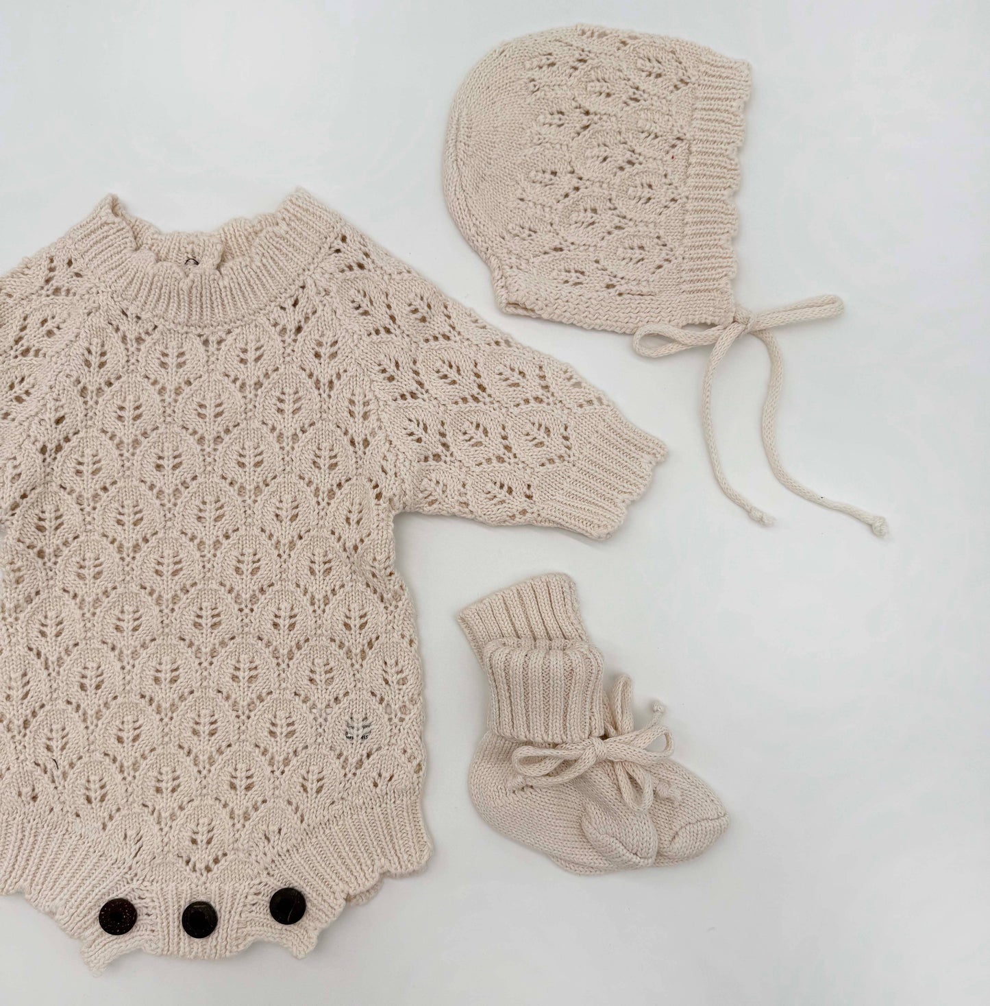 Light Cream Lacy Romper: 3pc set (romper +booties + bonnet) / Newborn (NB)
