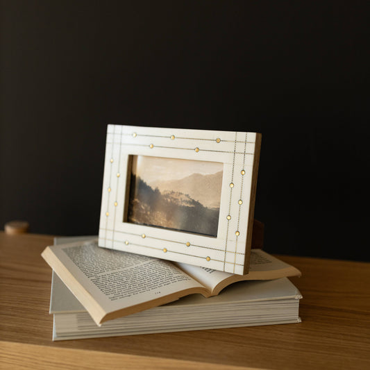 4x6 Elise White Resin Photo Frame With Brass Inlay
