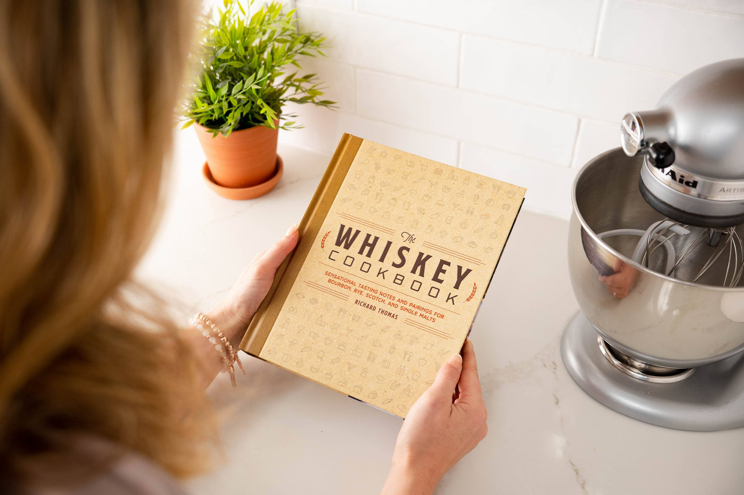 The Whiskey Cookbook: Sensational Tasting Notes and Pairings