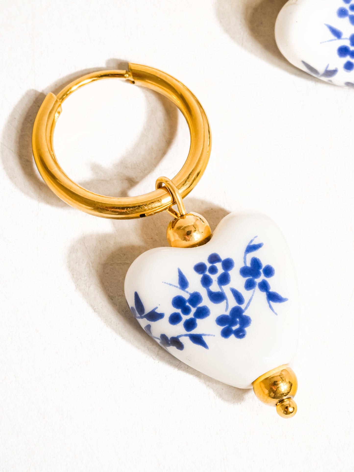 Yun 18K Gold Non-Tarnish Ceramic Floral Heart Earring: Blue