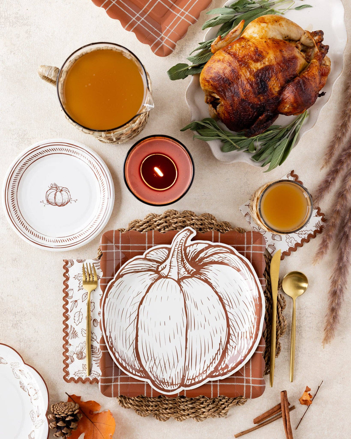 GTH1342 - Pumpkin Line Art Shaped Paper Plates