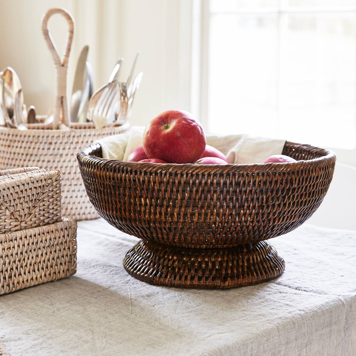 Round Pedestal Basket