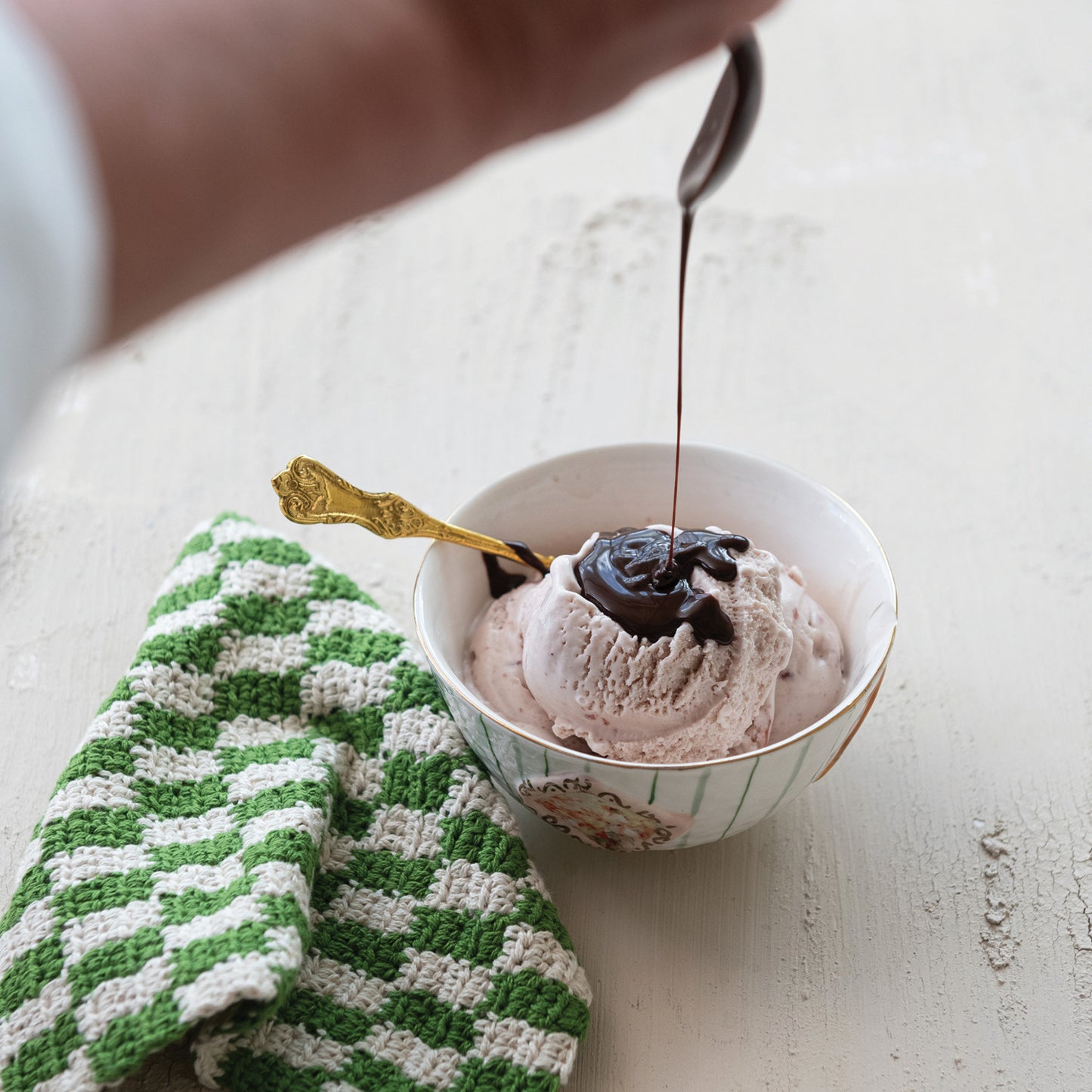 10 oz. Deep Dark Hot Fudge Sauce