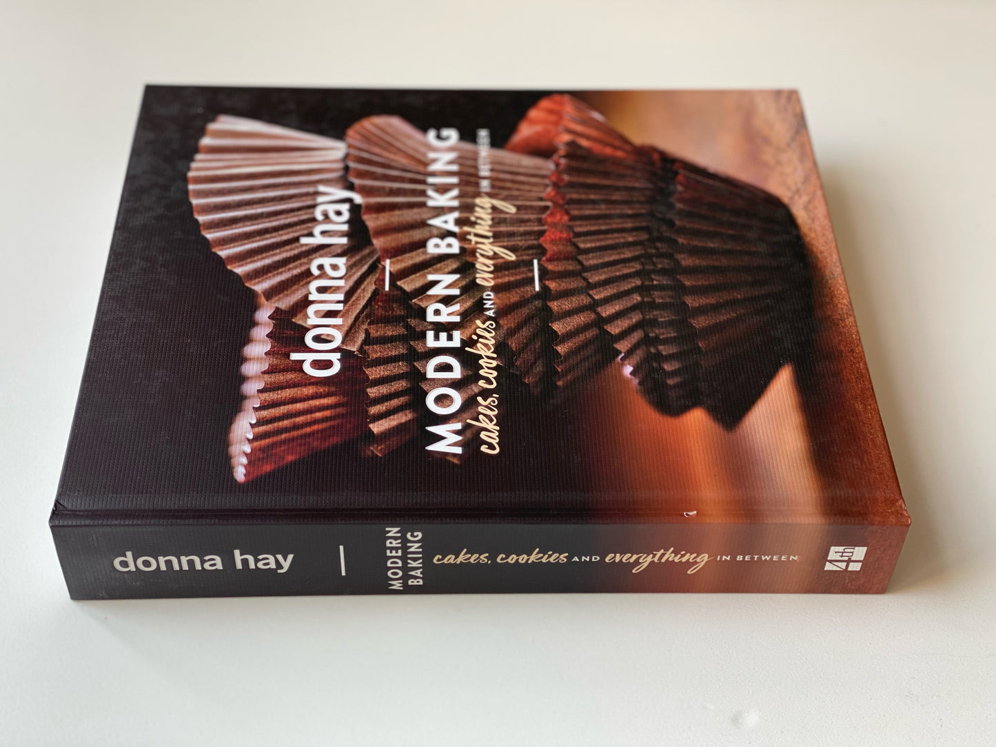 Donna Hay - Modern Baking Cook Book