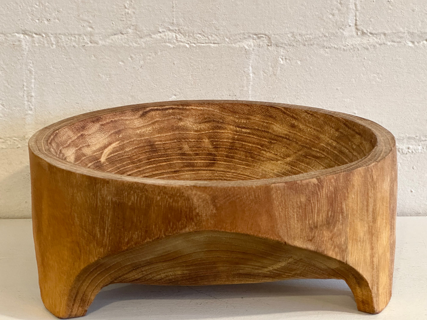 WOODEN BOWL TRAY WITH LEGS
