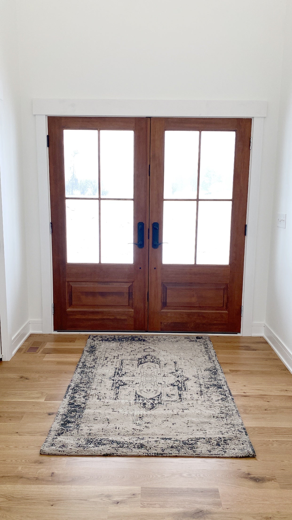 WHITE AND GREY LUX RUG